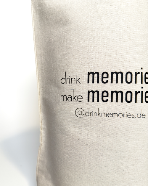Nahaufnahme einer memories. Flaschentasche.