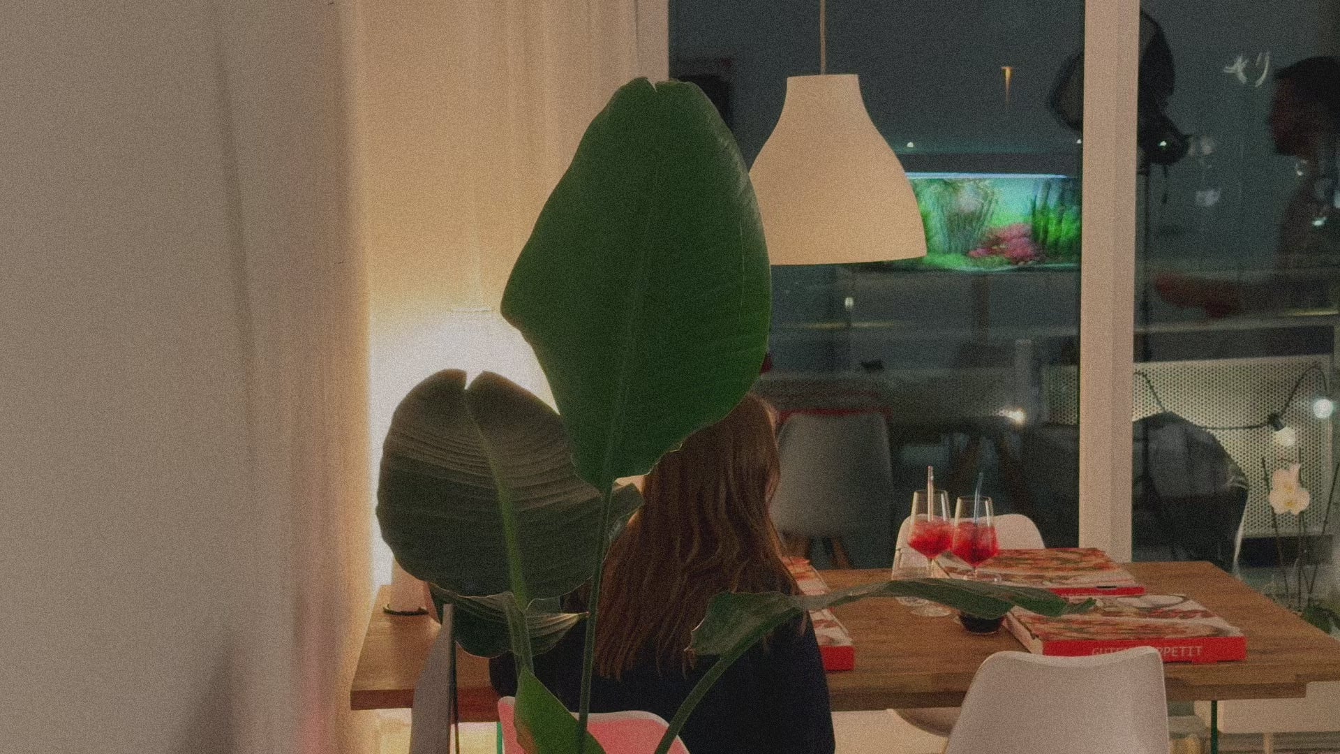 Video von einem Abend mit Freunden, Pizza und GRANADA NIGHTS Spritz.